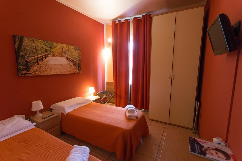 Hotel Pontenuovo Merone Chambre photo